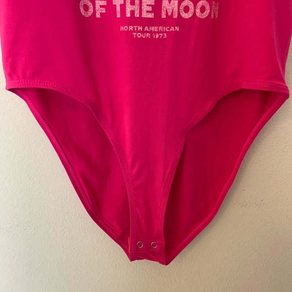 BNWOT Pink Floyd Dark Side of the Moon Pink Bodysuit Size LARGE - Picture 3 of 7